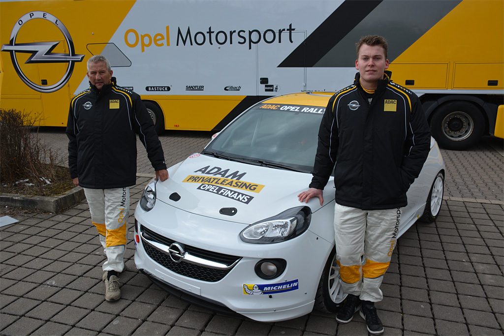 Simon Lund Larsen (th) og Ole R. Frederiksen har som det eneste udenlandske hold fået mulighed for at deltage i Opels tyske talentcup